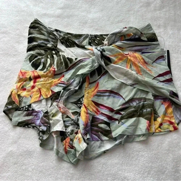 GUESS Juni Printed Tie-Front Shorts L - Picture 3 of 12